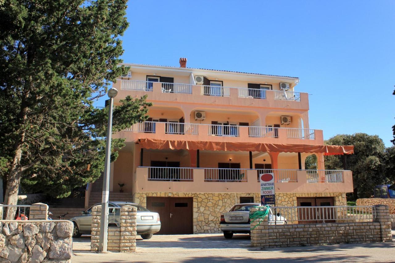 Apartments And Rooms By The Sea Mandre, Pag - 3557 Kolan Exterior photo