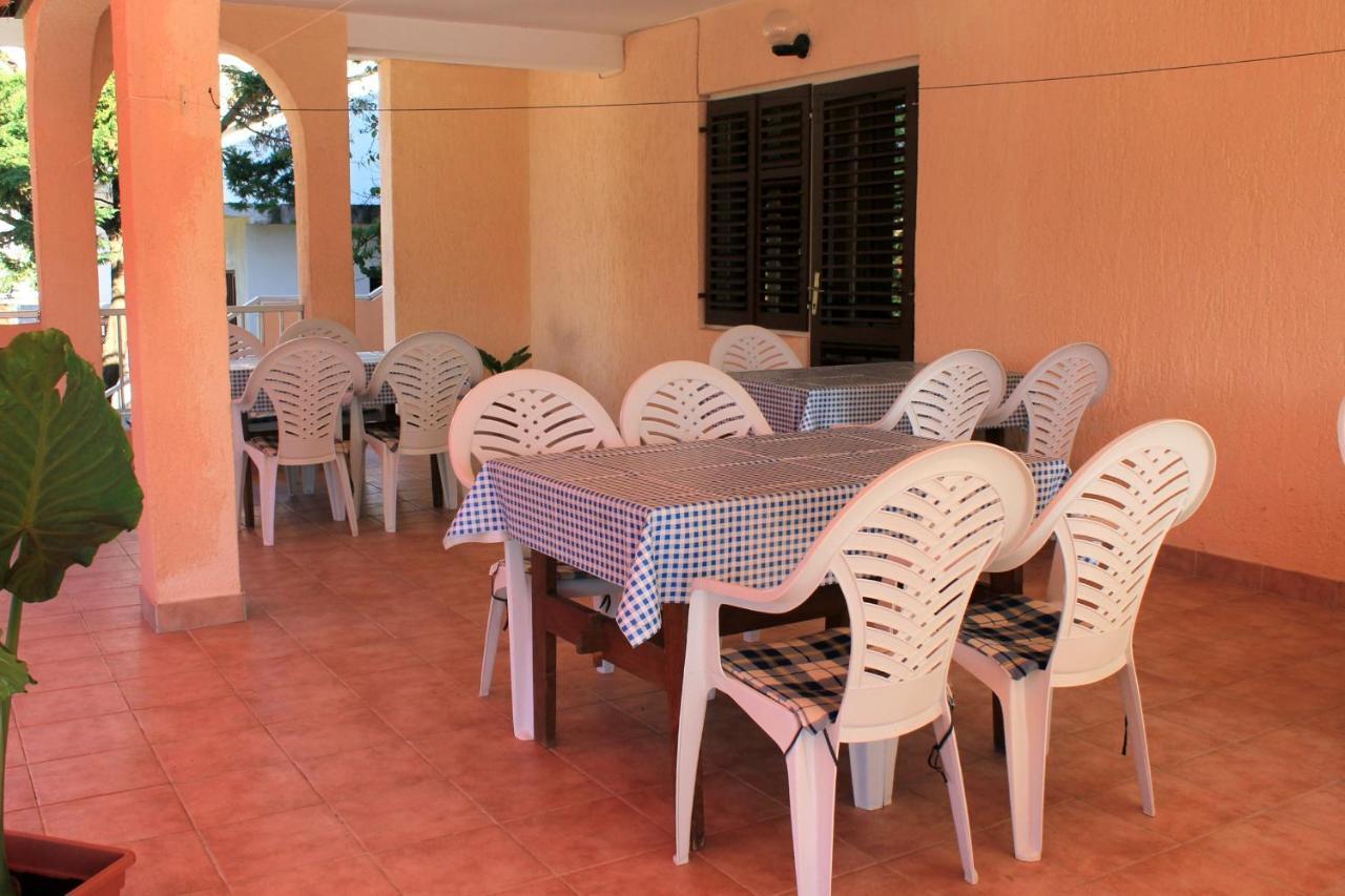 Apartments And Rooms By The Sea Mandre, Pag - 3557 Kolan Exterior photo
