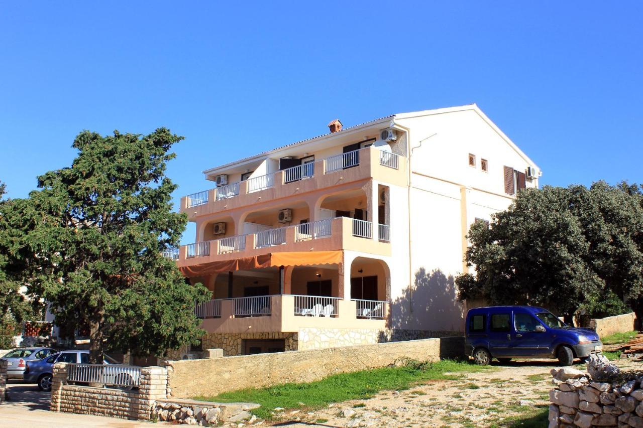 Apartments And Rooms By The Sea Mandre, Pag - 3557 Kolan Exterior photo