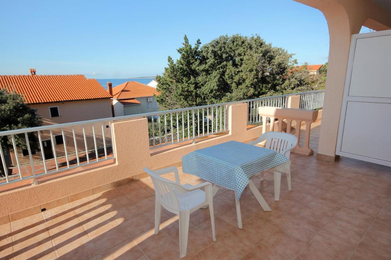 Apartments And Rooms By The Sea Mandre, Pag - 3557 Kolan Exterior photo