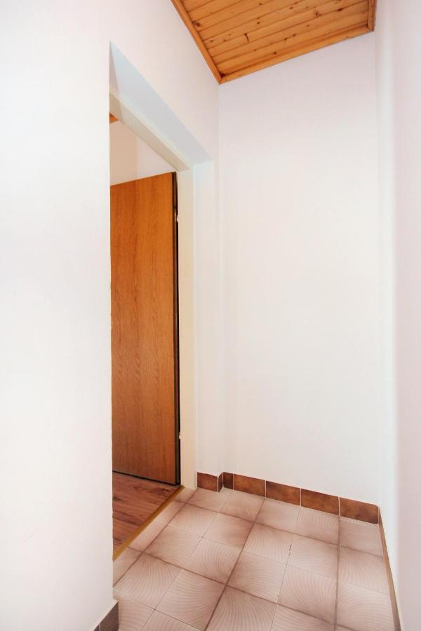 Apartments And Rooms By The Sea Mandre, Pag - 3557 Kolan Exterior photo