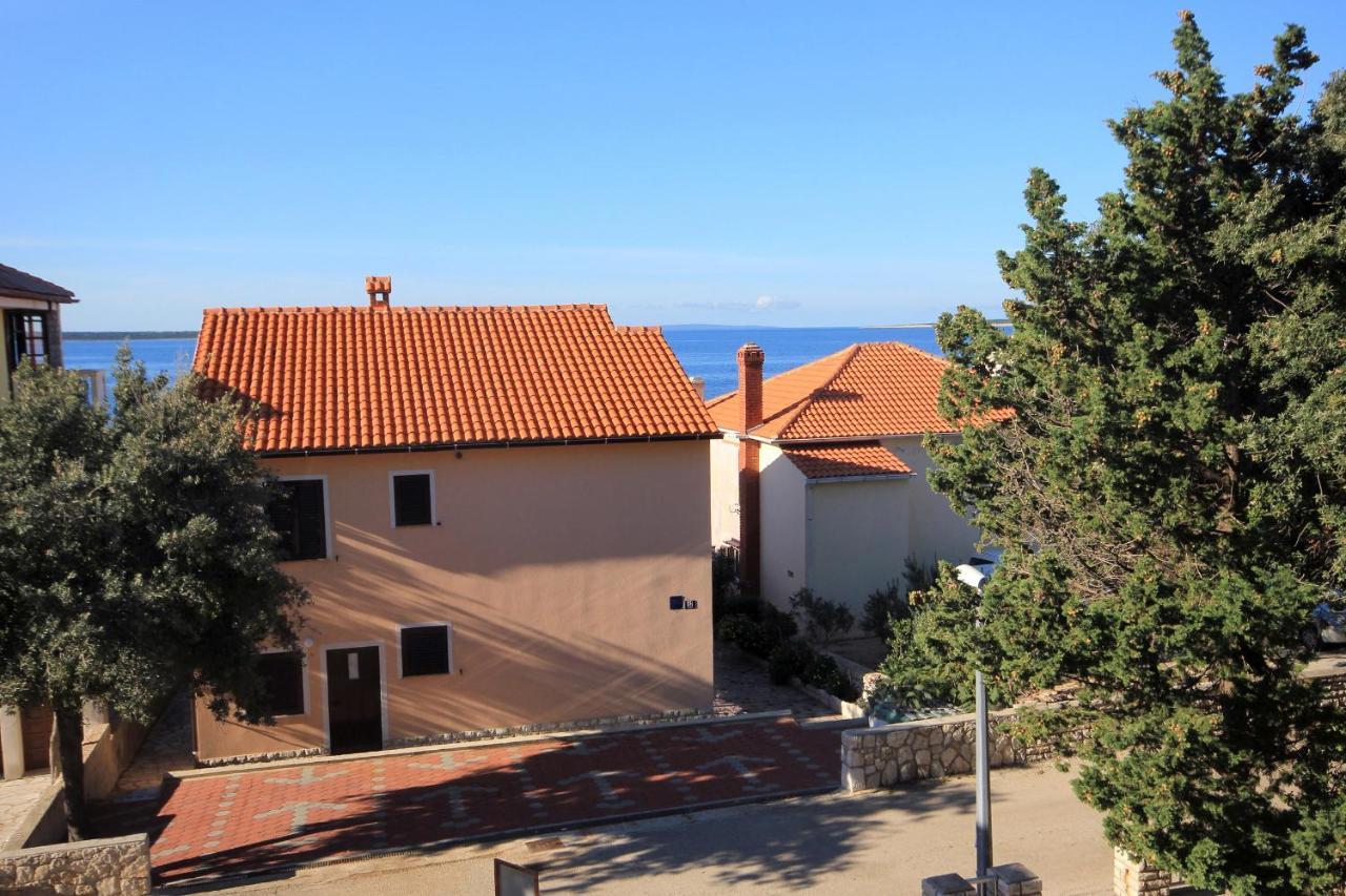 Apartments And Rooms By The Sea Mandre, Pag - 3557 Kolan Exterior photo