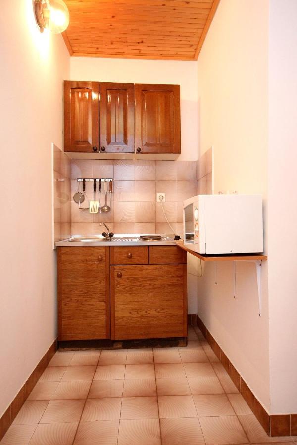 Apartments And Rooms By The Sea Mandre, Pag - 3557 Kolan Exterior photo