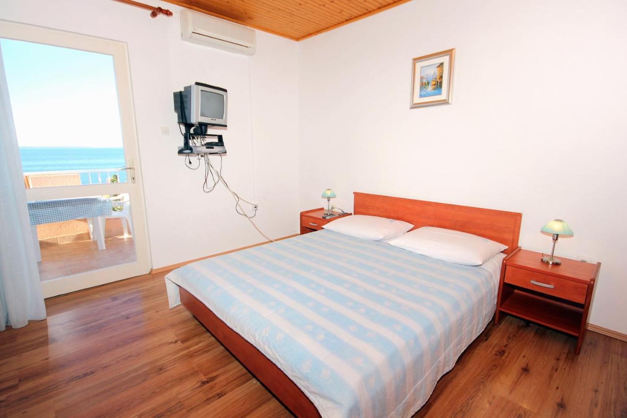 Apartments And Rooms By The Sea Mandre, Pag - 3557 Kolan Exterior photo