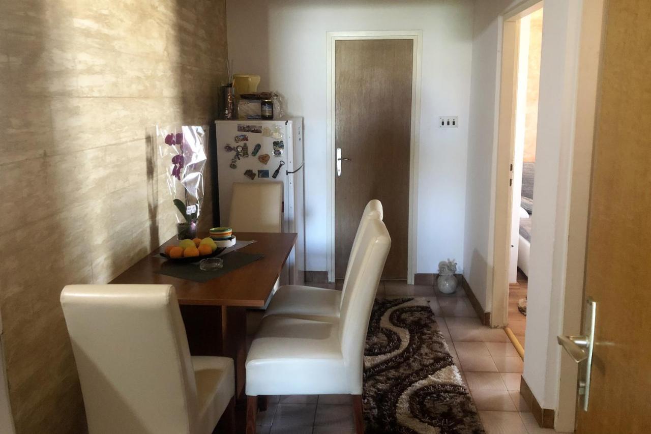 Apartments And Rooms By The Sea Mandre, Pag - 3557 Kolan Exterior photo