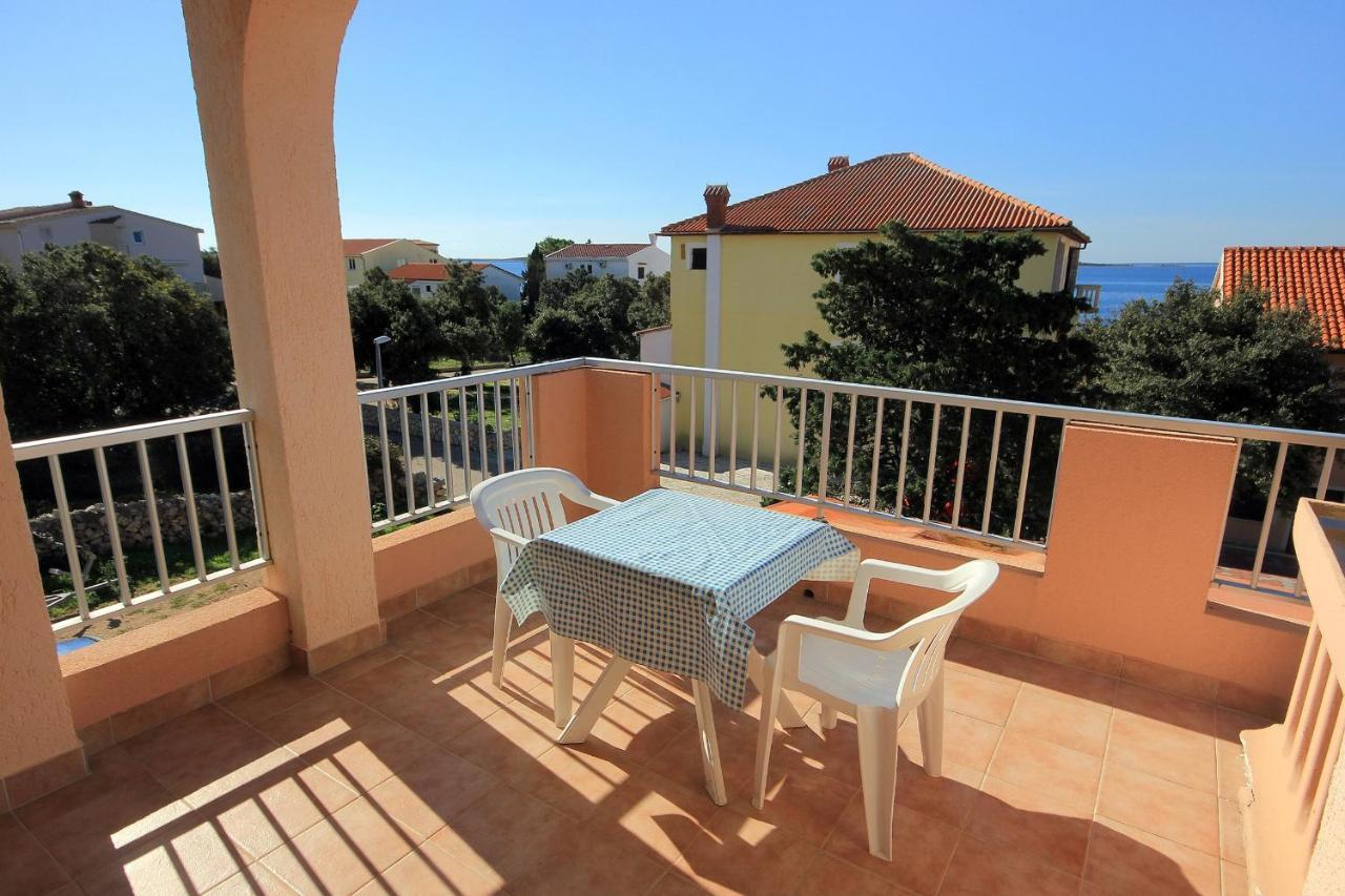 Apartments And Rooms By The Sea Mandre, Pag - 3557 Kolan Exterior photo