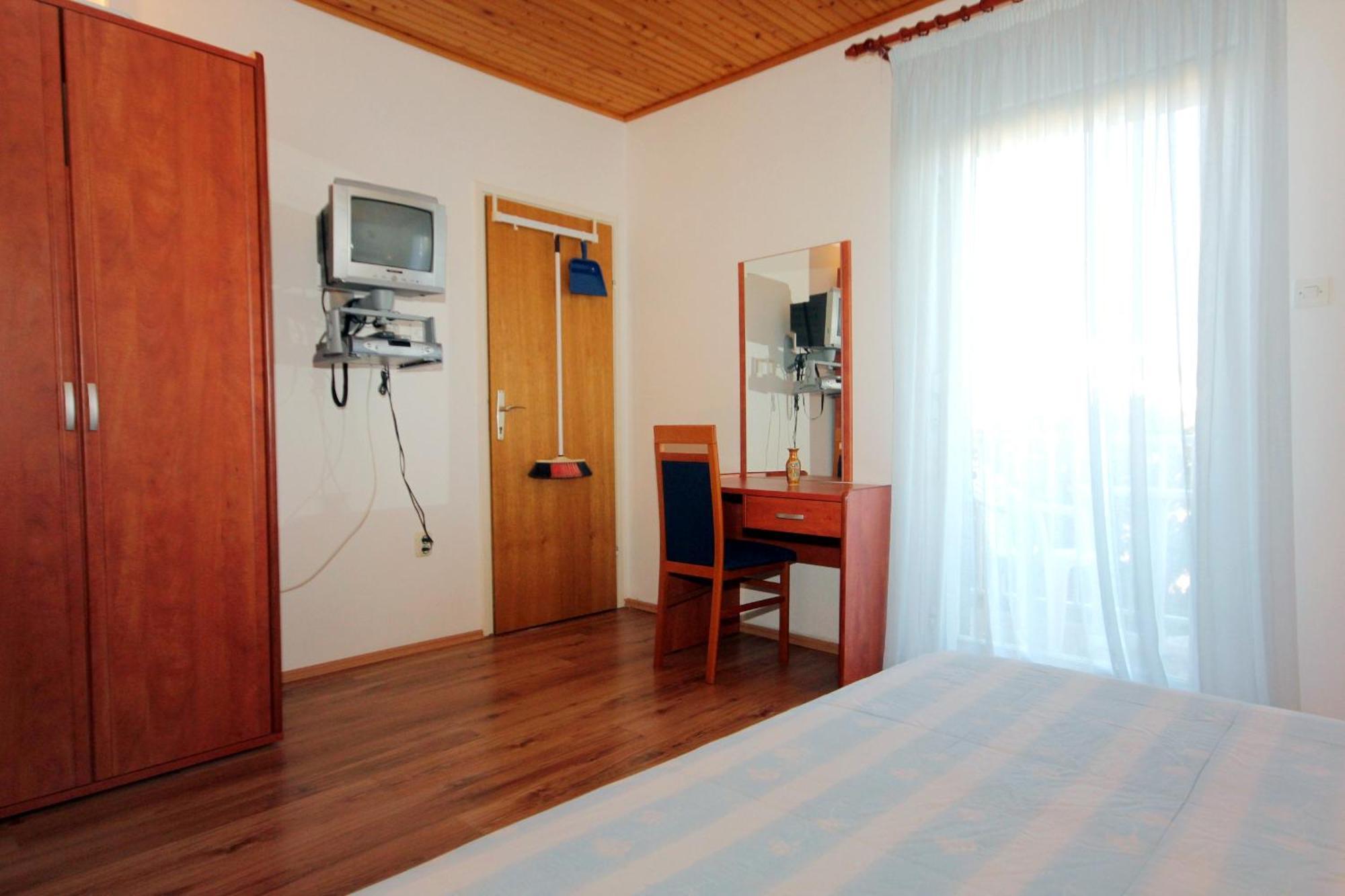 Apartments And Rooms By The Sea Mandre, Pag - 3557 Kolan Room photo