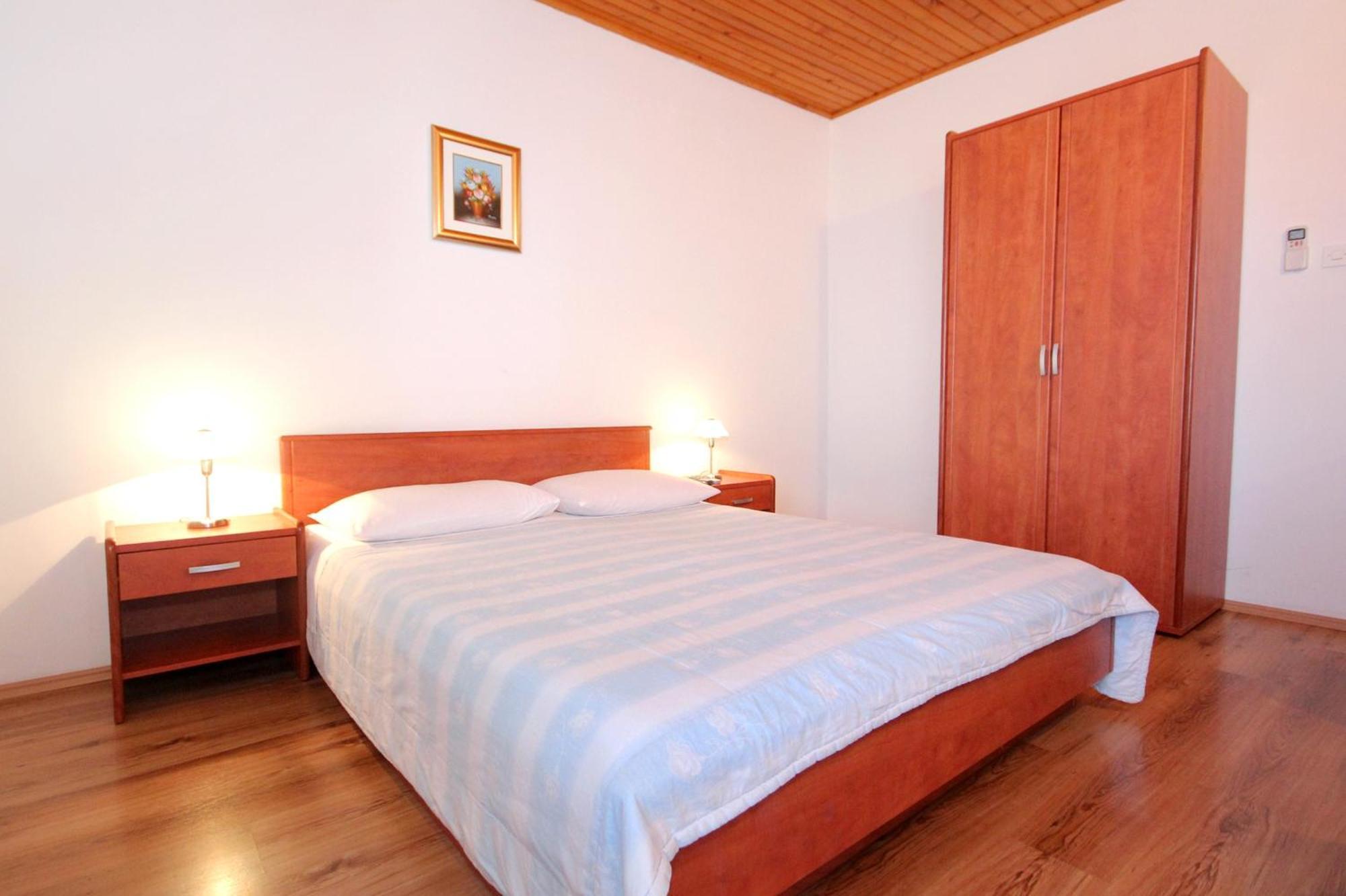 Apartments And Rooms By The Sea Mandre, Pag - 3557 Kolan Room photo