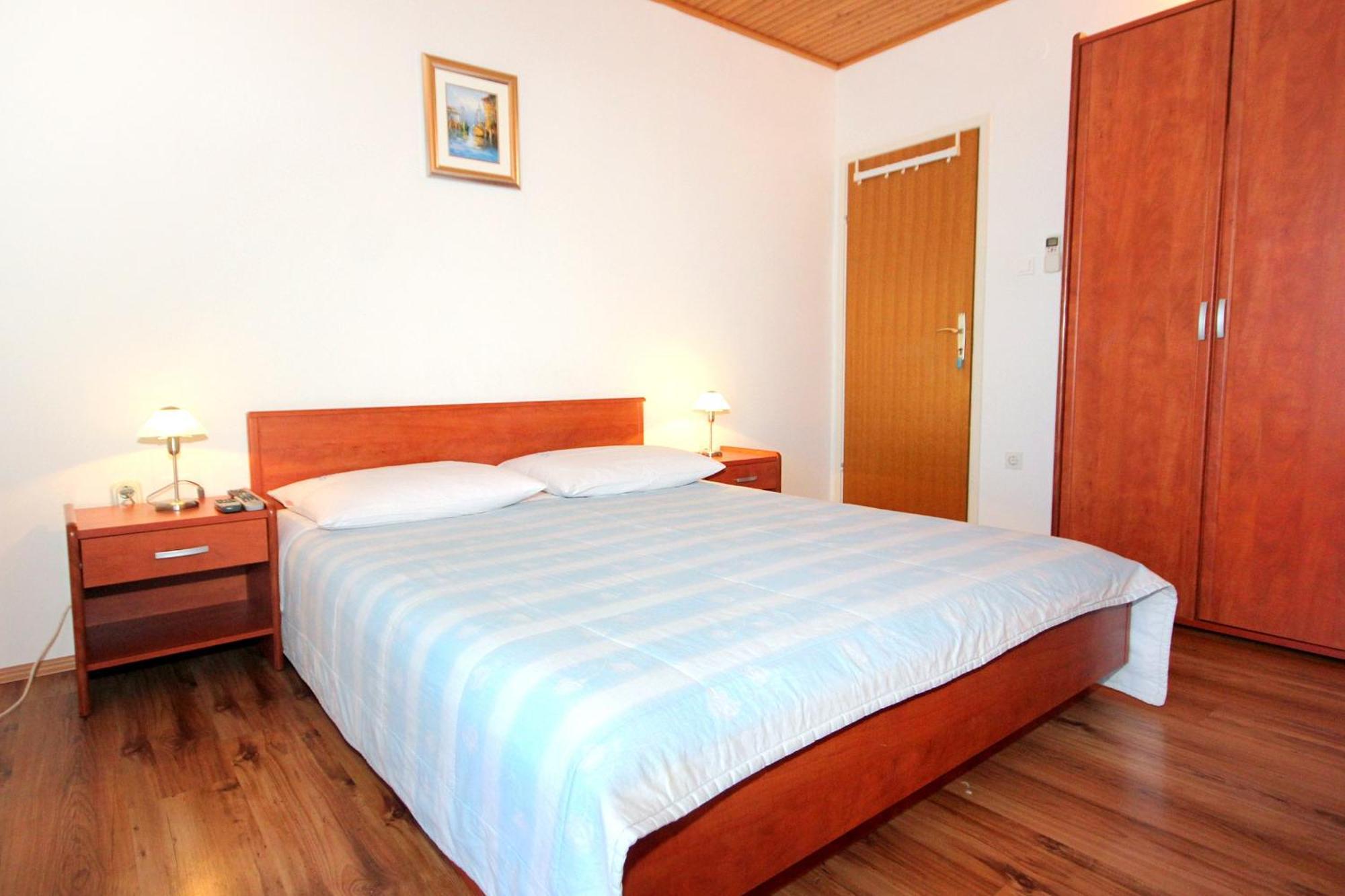 Apartments And Rooms By The Sea Mandre, Pag - 3557 Kolan Room photo