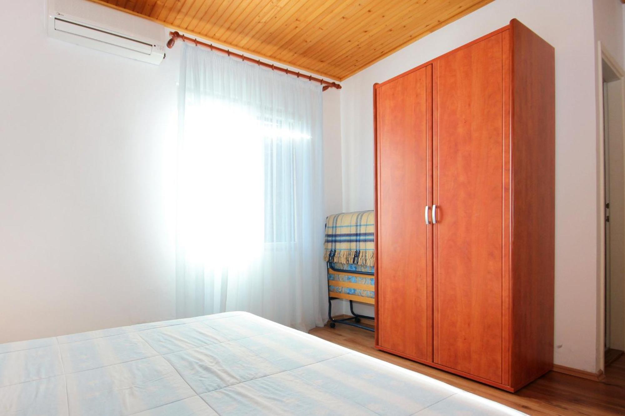 Apartments And Rooms By The Sea Mandre, Pag - 3557 Kolan Room photo